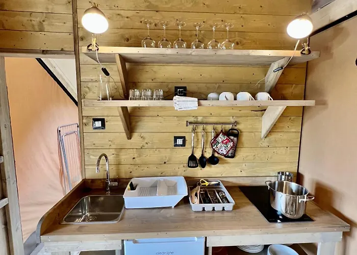 Glamping Rivabella לקו